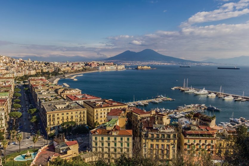 Naples, culture, restaurants and hiking on the Amalfi coast : Naples