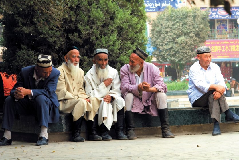 Groupe d'hommes ouïghours.