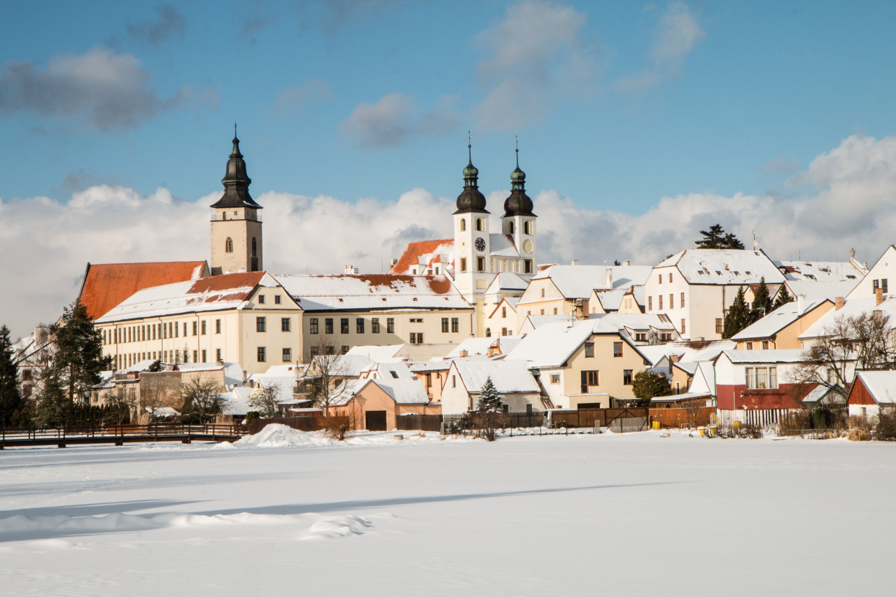 La ville de Telč sous la neige.