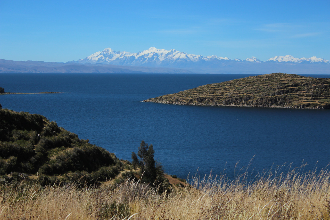 La Cordiellère Royale domine le lac Titicaca.