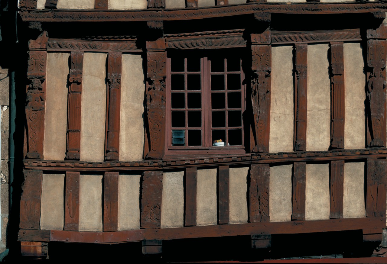 Façade de la place du Général-Leclerc, à Lannion.