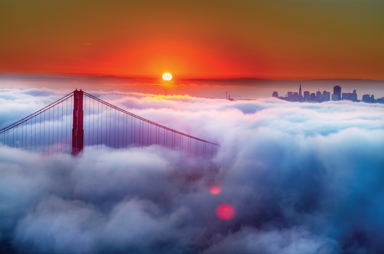 Le Golden Gate Bridge dans la brume matinale de San Fransisco.