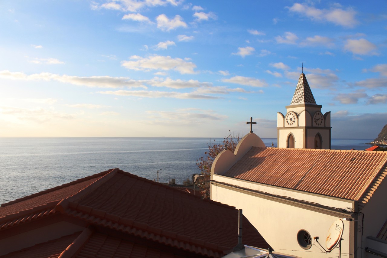 Vue sur l'église de Jardim do Mar.