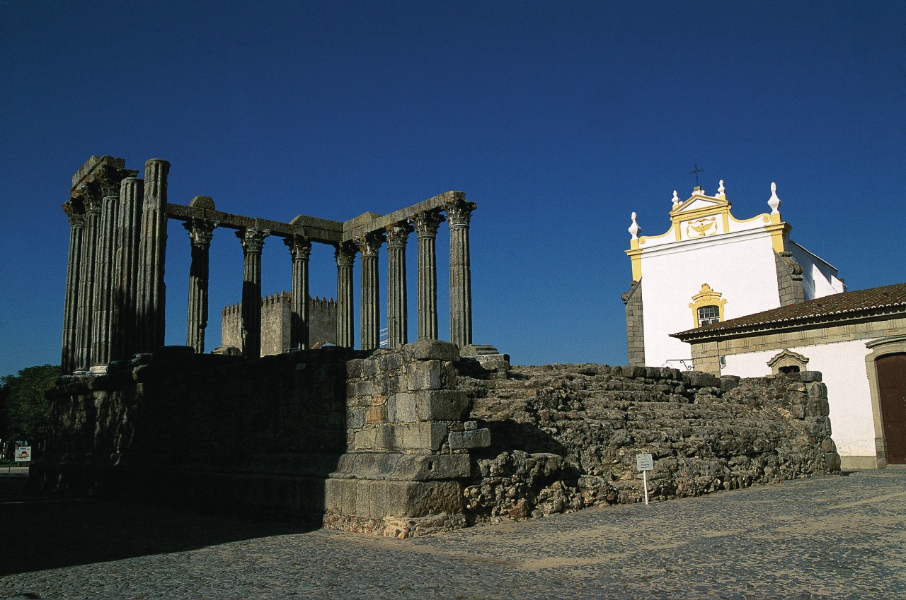 Temple romain d'Évora.