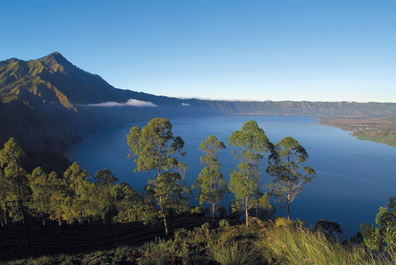 Panorama splendide au sommet du mont Batur.