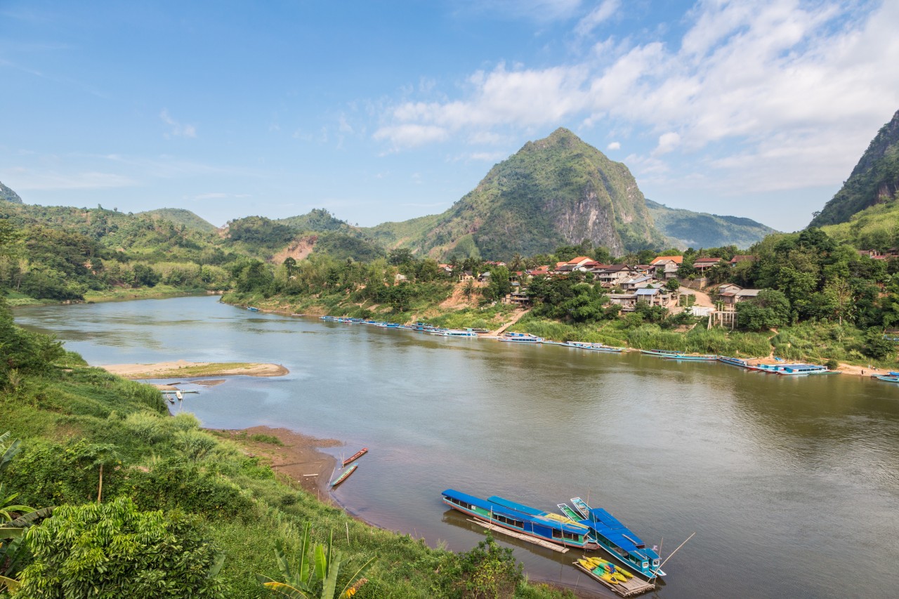 Vue sur la rivière Nam Ou près du village de Nong Khiaw.