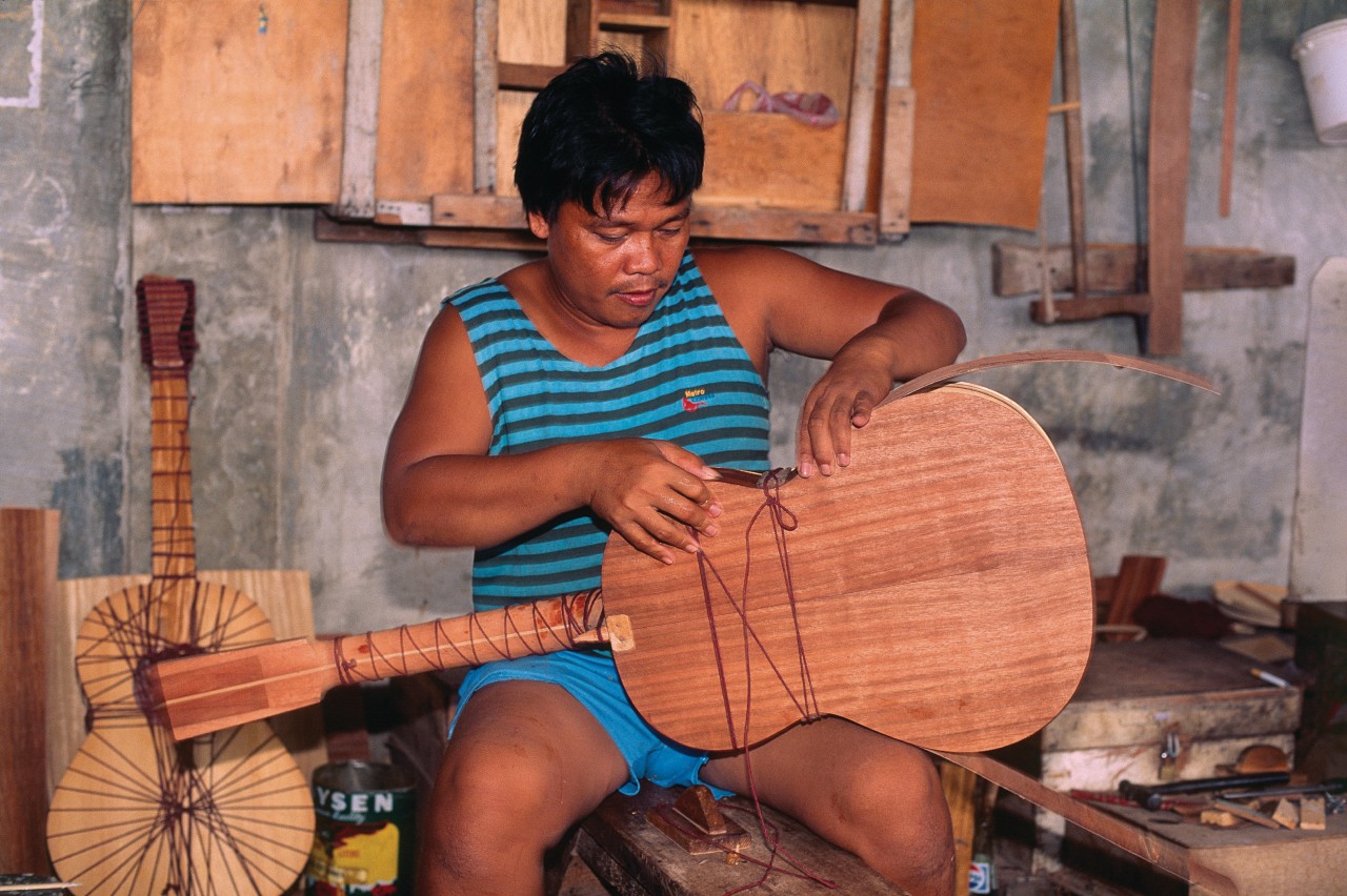 Fabrication de guitare.