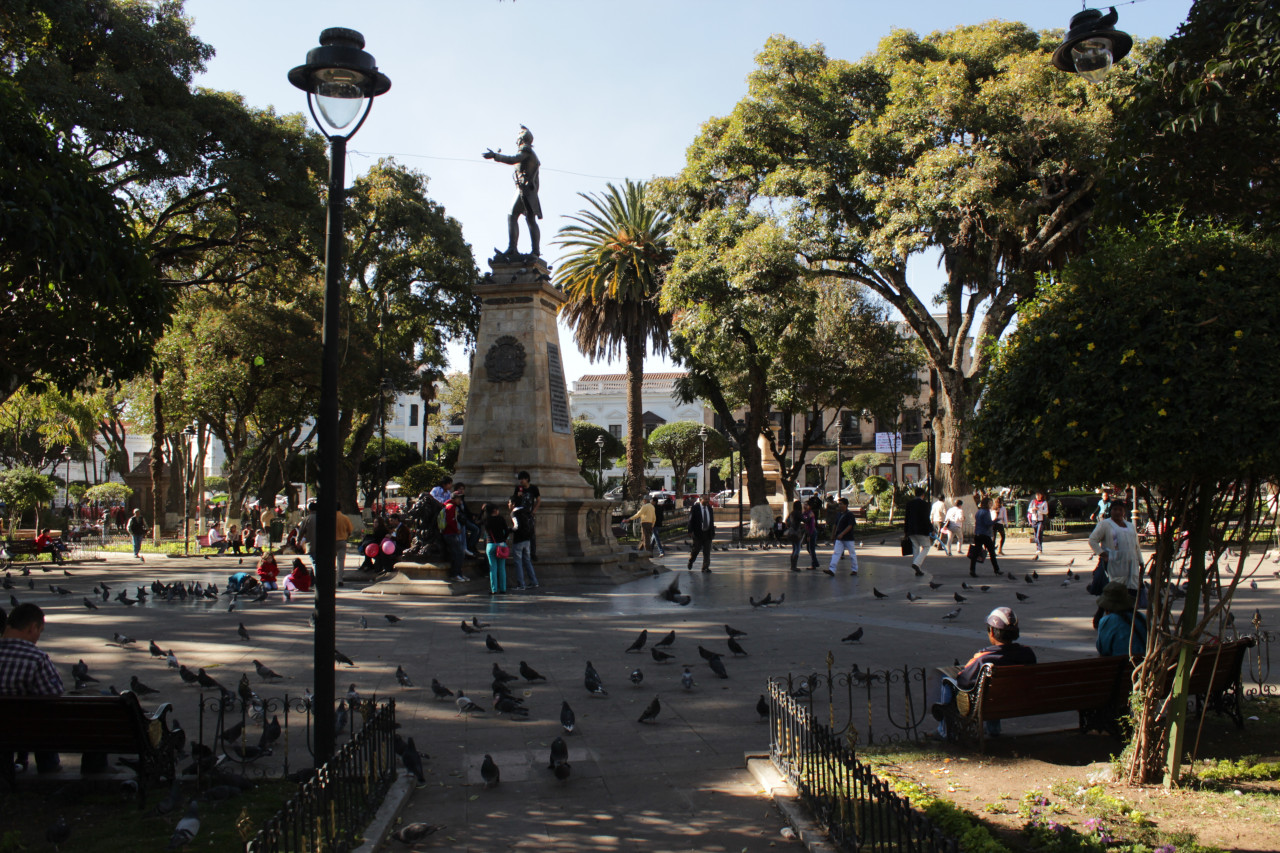 La place du 25 mai et sa statue du maréchal Sucre est le coeur de la ville.