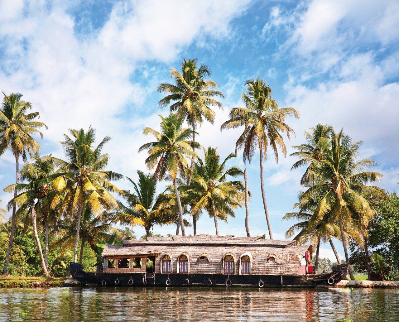 <p>House boat sur les rives d'Alappuzha.</p>