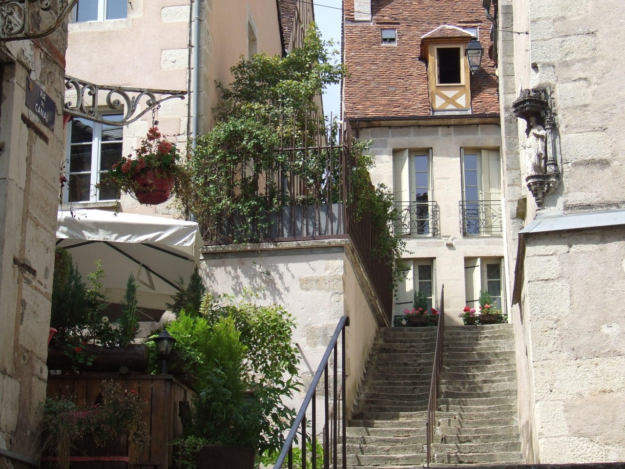 La rue du Canal à Clamecy.