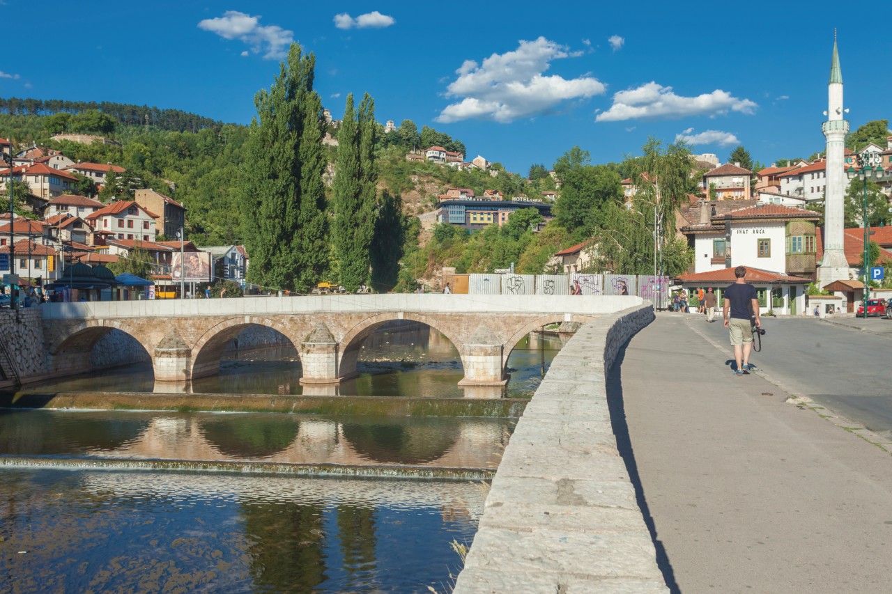 Sarajevo, pont sur la rivière Miljacka.