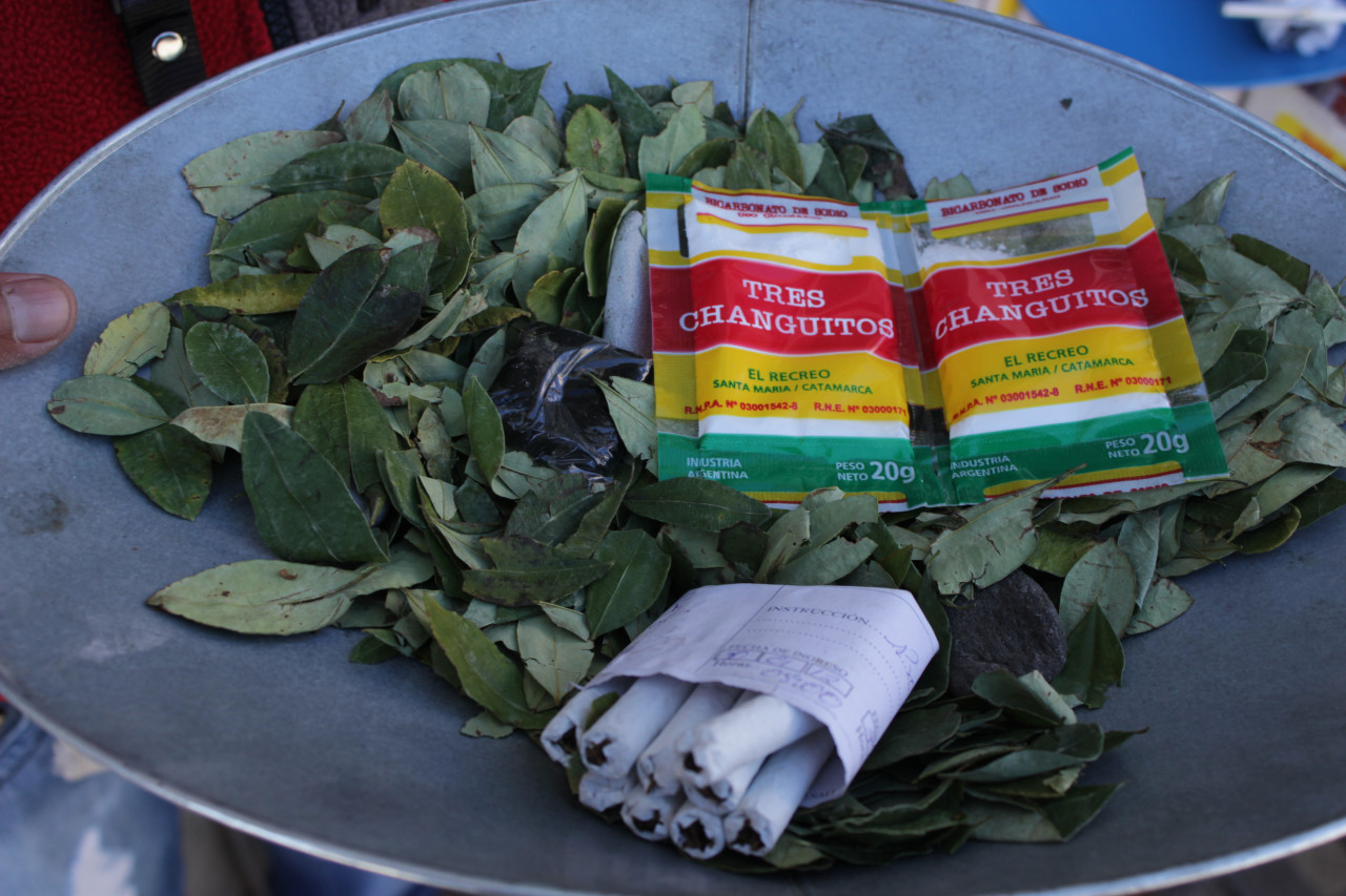 Cigarettes et feuilles de Coca pour les mineurs de Potosi.