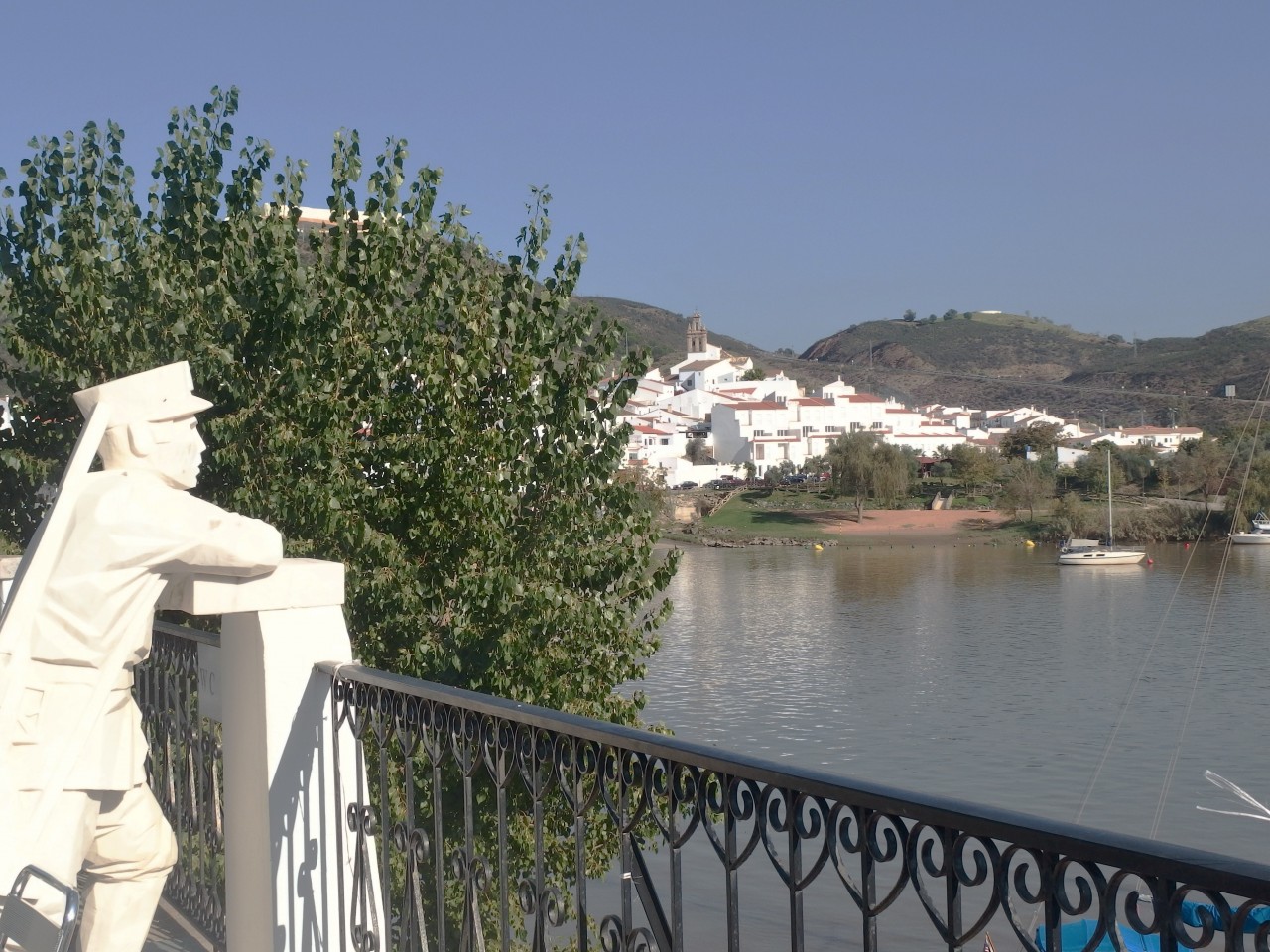 Vue sur l'Espagne depuis Alcoutim.