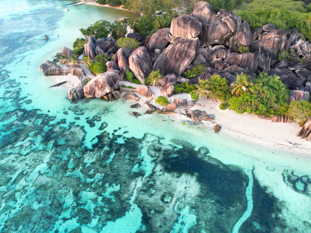 Anse Source d'Argent vue du ciel.