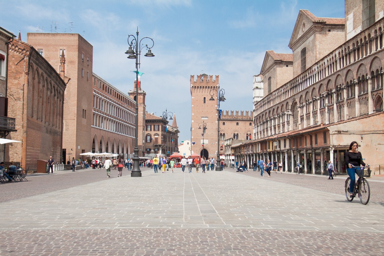 <p>Piazza Trento e Trieste, Ferrara.</p>