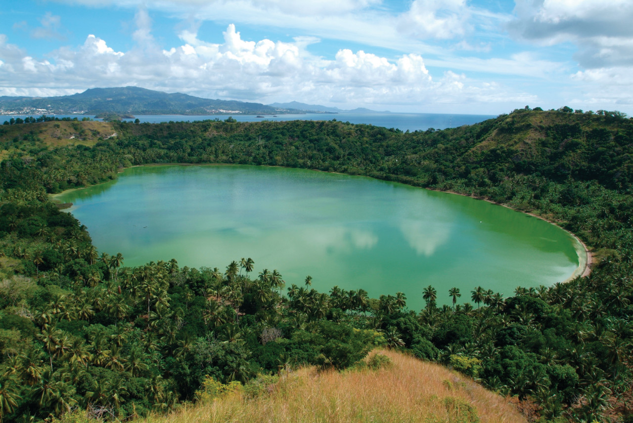 Le lac du volcan Dziani.