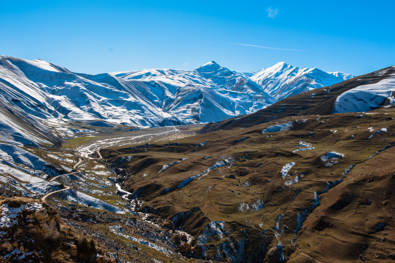 Montagnes vers Khinalig.