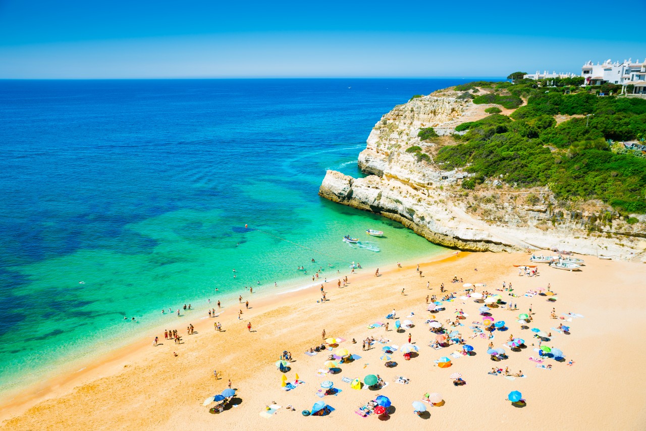 Vue sur une plage de Portimão.