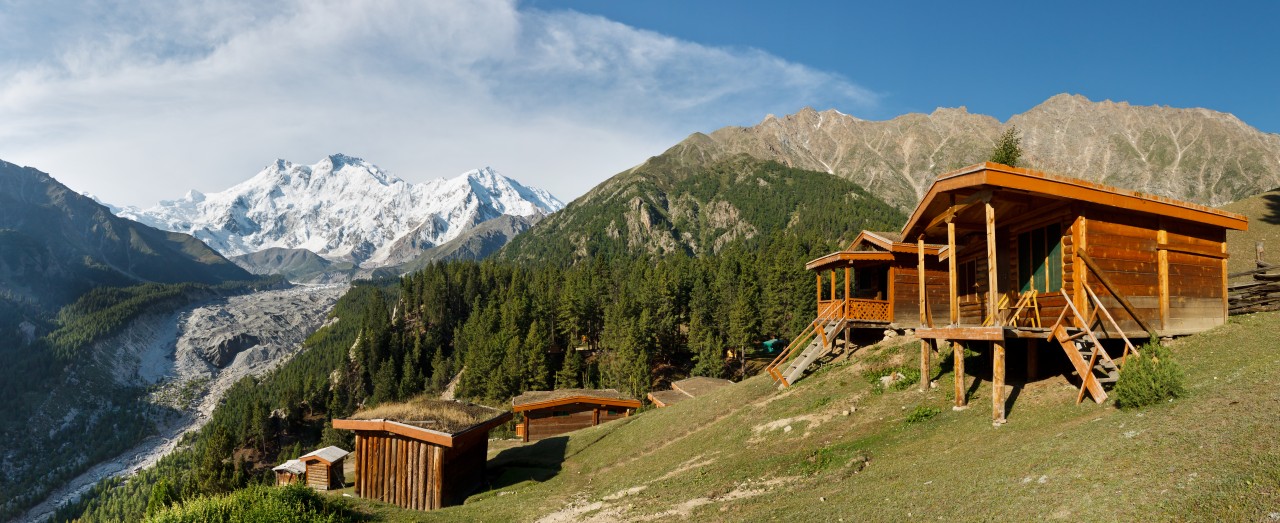 Panorama sur Nanga Parbat et Fairy Meadows.