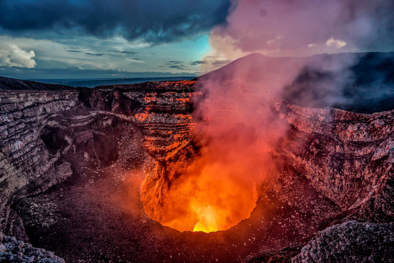 Volcan Masaya en éruption.