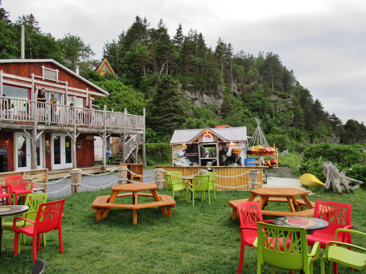 Sympathique auberge en bord de mer en Haute-Gaspésie.